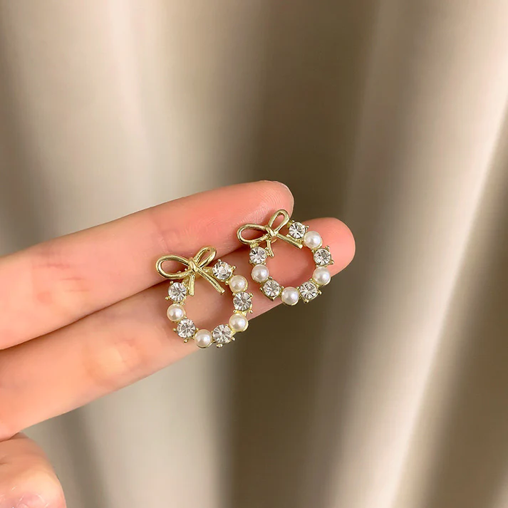 Golden Bow & Pearl Crystal Hoop Stud Earrings – Elegant Gold-Plated Design with White Pearls and Sparkling Stones - Image 3